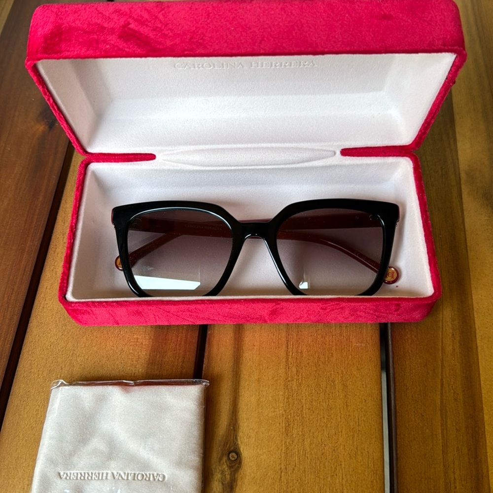 Carolina Herrera HER026/S Sunglasses - Picture 1 of 4